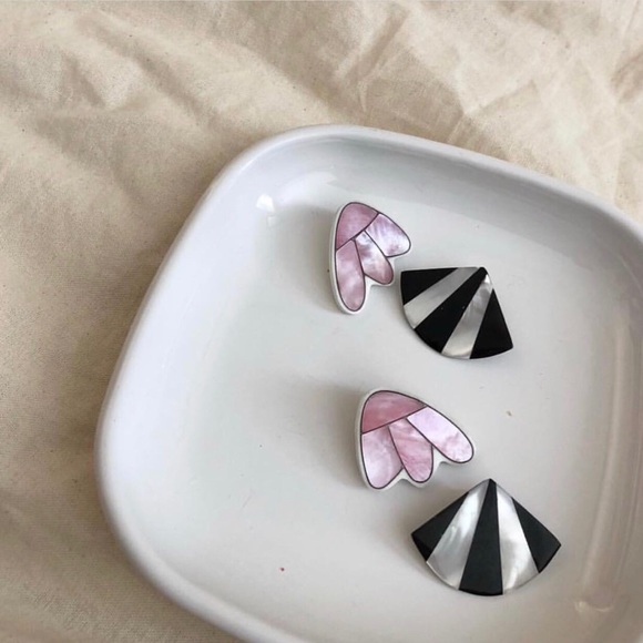 Vintage Jewelry - [Vintage] Mother Of Pearl Statement Stud Earrings